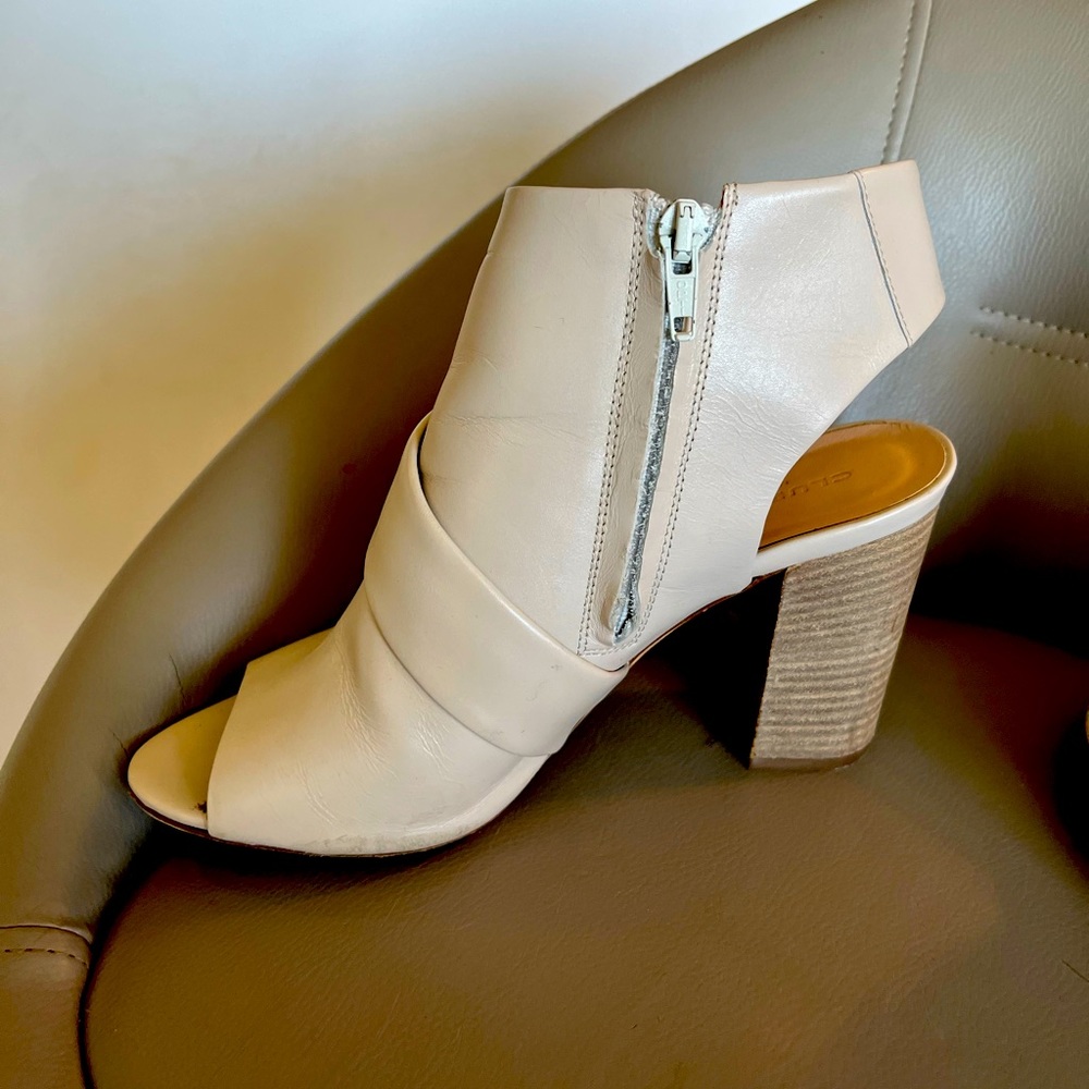 Club Monoco Cream Leather Clog Heel